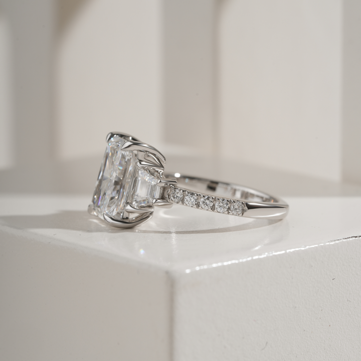 Radiant 3.09CT E VVS2