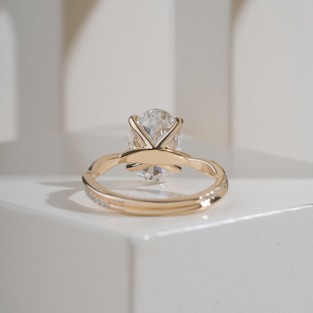 Oval 2.52CT E VVS2 Yvette Scalloped twisted Pavé Ring