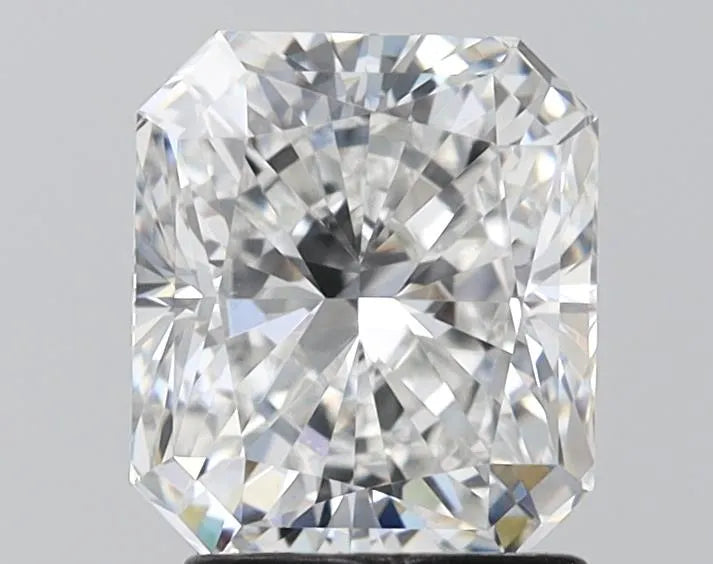 2.18ct Radiant Lab Grown Diamond (Colour E, Clarity VVS2, IGI Certified)