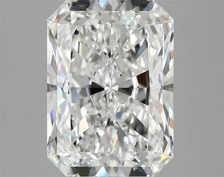 2.82ct Radiant Lab Grown Diamond (Colour E, Clarity VVS2, IGI Certified)