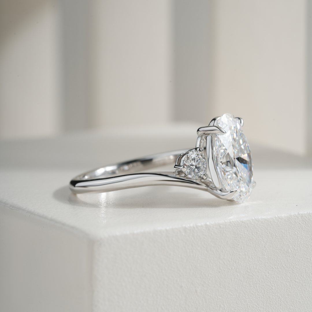 Oval 2.58CT E VVS2 Tiara Bypass Three Stone Ring