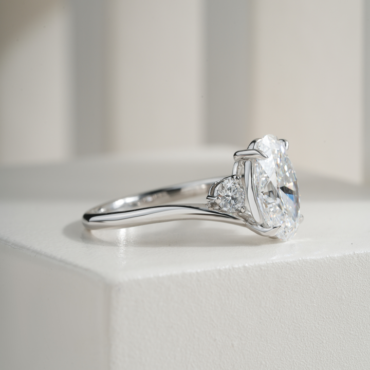 Oval 2.58CT E VVS2 Tiara Bypass Three Stone Ring