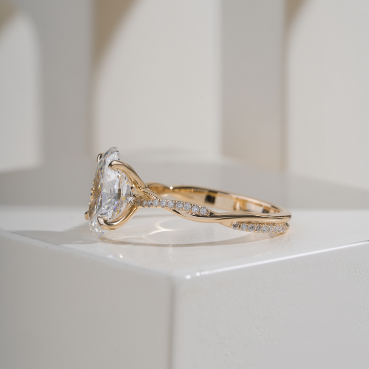 Oval 2.52CT E VVS2 Yvette Scalloped twisted Pavé Ring
