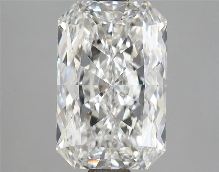 3.04ct Radiant Lab Grown Diamond (Colour E, Clarity VVS2, IGI Certified)