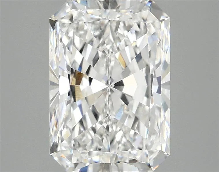 3.04ct Radiant Lab Grown Diamond (Colour E, Clarity VVS2, IGI Certified)