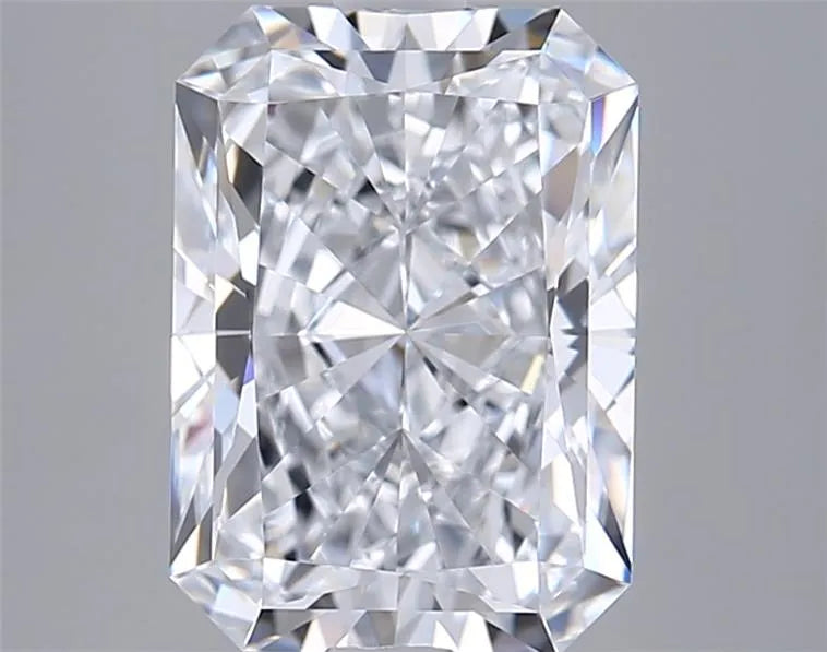 3.08ct Radiant Lab Grown Diamond (Colour E, Clarity VVS1, IGI Certified)