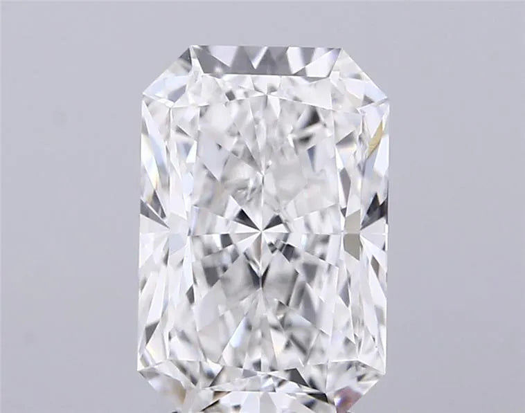 3.10ct Radiant Lab Grown Diamond (Colour E, Clarity VVS2, IGI Certified)