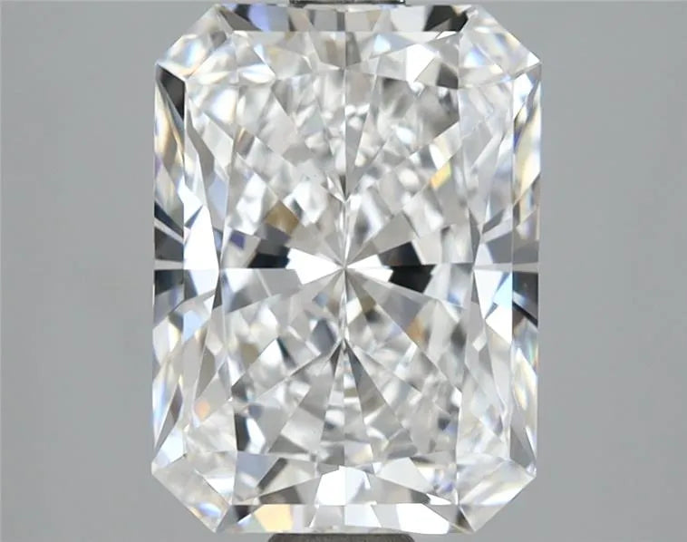 3.12ct Radiant Lab Grown Diamond (Colour E, Clarity VVS2, IGI Certified)