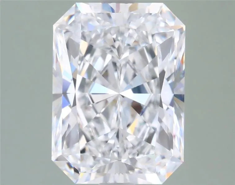3.26ct Radiant Lab Grown Diamond (Colour E, Clarity VVS1, IGI Certified)