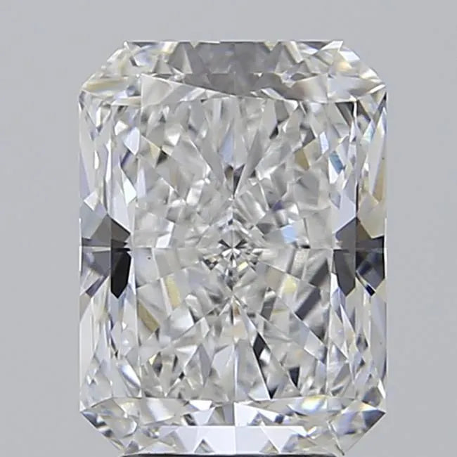 3.51ct Radiant Lab Grown Diamond (Colour E, Clarity VVS2, IGI Certified)