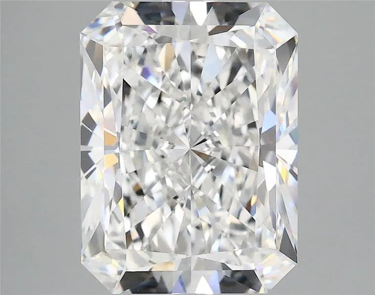 3.72ct Radiant Lab Grown Diamond (Colour E, Clarity VVS2, IGI Certified)