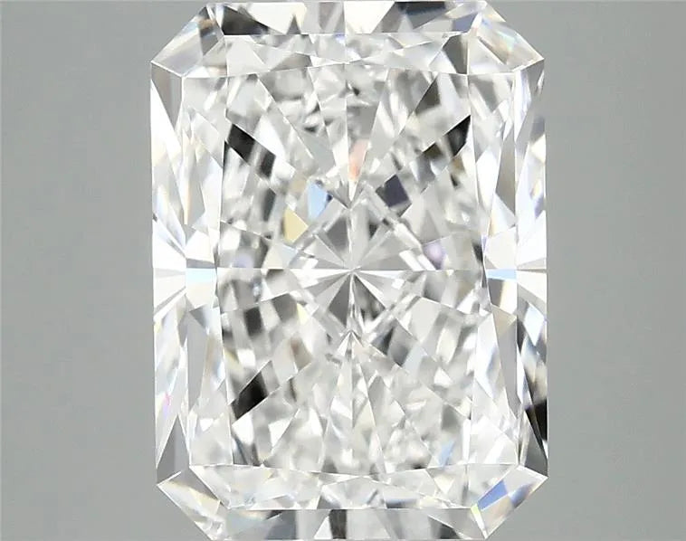 3.72ct Radiant Lab Grown Diamond (Colour E, Clarity VVS2, IGI Certified)