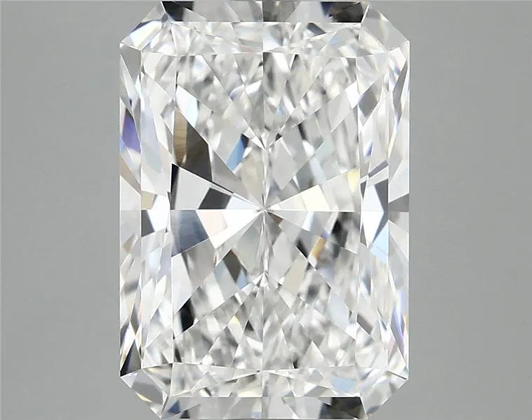 3.84ct Radiant Lab Grown Diamond (Colour E, Clarity VVS2, IGI Certified)