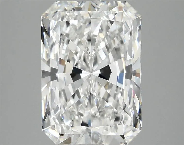 3.85ct Radiant Lab Grown Diamond (Colour E, Clarity VVS2, IGI Certified)