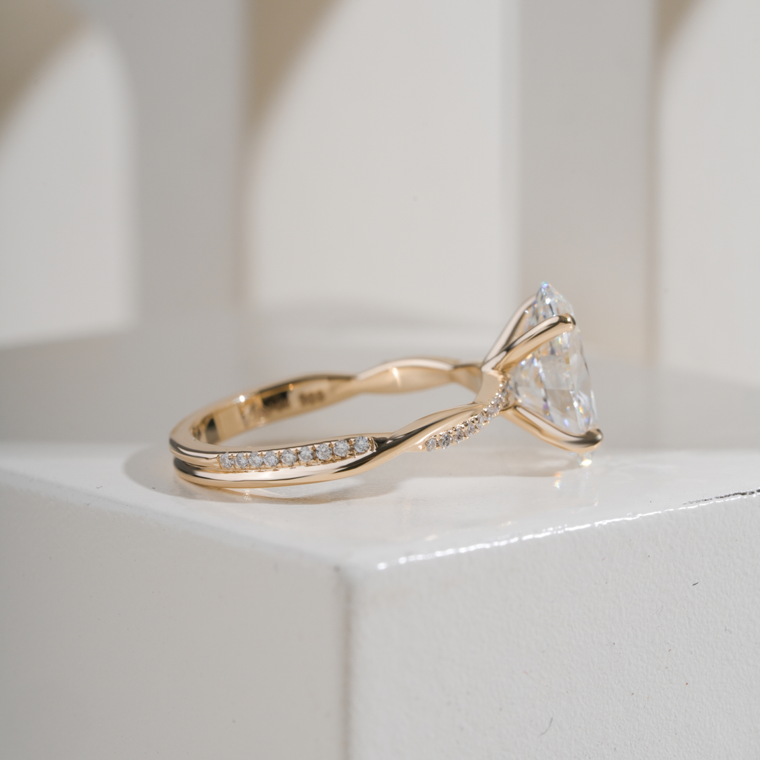 Oval 2.52CT E VVS2 Yvette Scalloped twisted Pavé Ring
