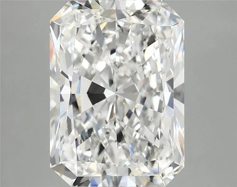 4.17ct Radiant Lab Grown Diamond (Colour E, Clarity VVS2, IGI Certified)