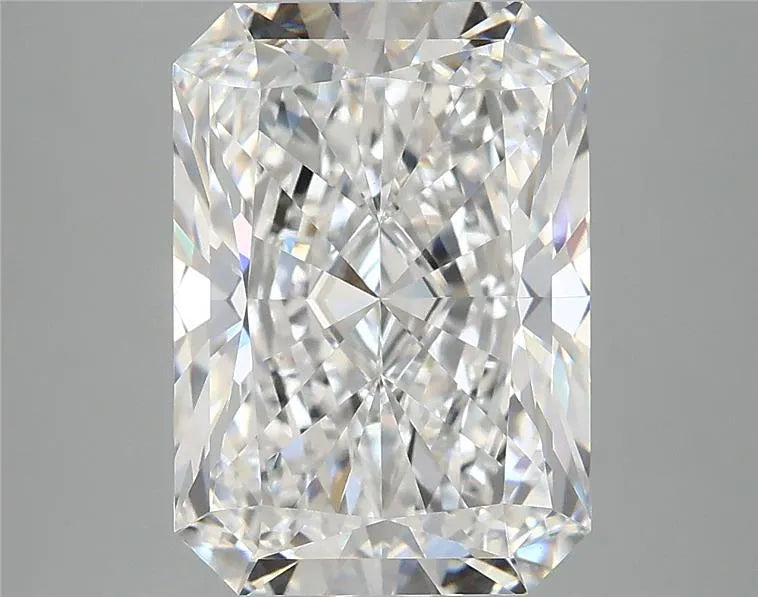 5.07ct Radiant Lab Grown Diamond (Colour E, Clarity VVS2, IGI Certified)
