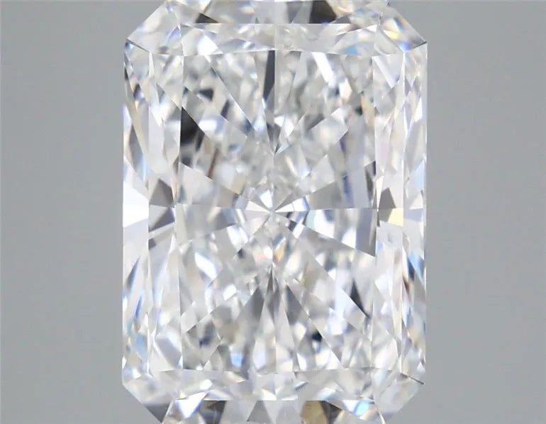 5.20ct Radiant Lab Grown Diamond (Colour E, Clarity VVS2, IGI Certified)