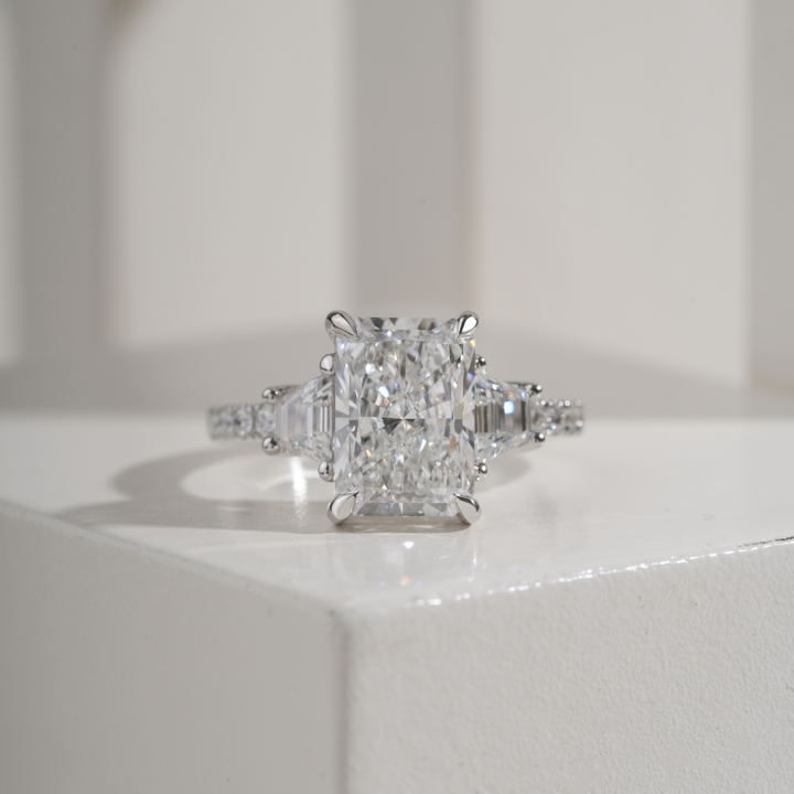 Radiant 3.09CT E VVS2